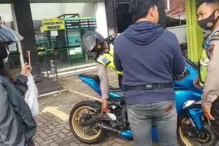 Fakta Sebenarnya Dari Video Polisi Tilang Pengendara Motor Di Diler