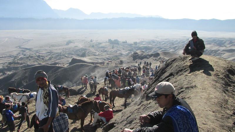 Cerita Unik Sarung Yang Identik Dengan Suku Tengger