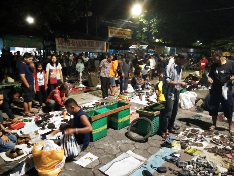 Pengin Berburu Barang Antik di Pasar Senthir Yogyakarta? Ikuti Tips Ini