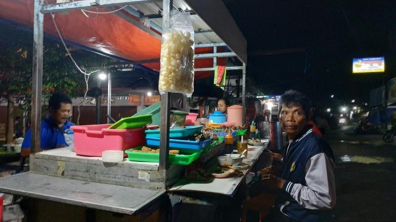 Menikmati Soto Dan Pecel Tengah Malam Pak Tris Di Keheningan Ungaran