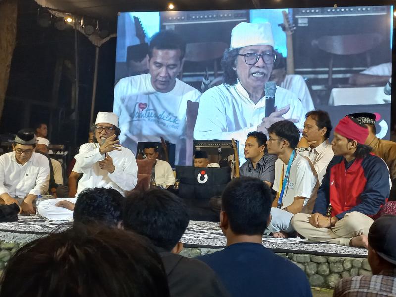 Bersua Cak Nun dari Dekat, Belajar Maiyah di Santrendelik Kampung Tobat