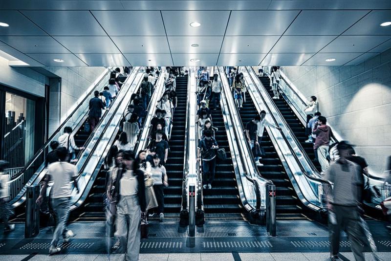 Jangan Berjalan di Atas Eskalator saat Berada di Jepang