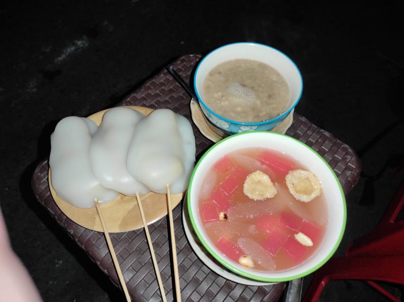 Hangatnya Suasana Warung Wedang Kacang Kebon Magelang