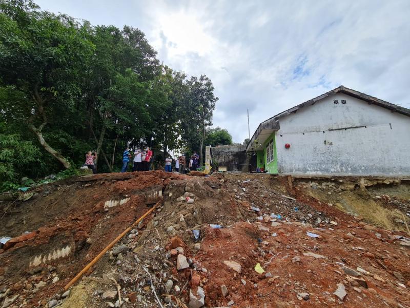 Longsor Terjadi di Sejumlah Tempat di Semarang, Kenali Tanda-Tandanya!