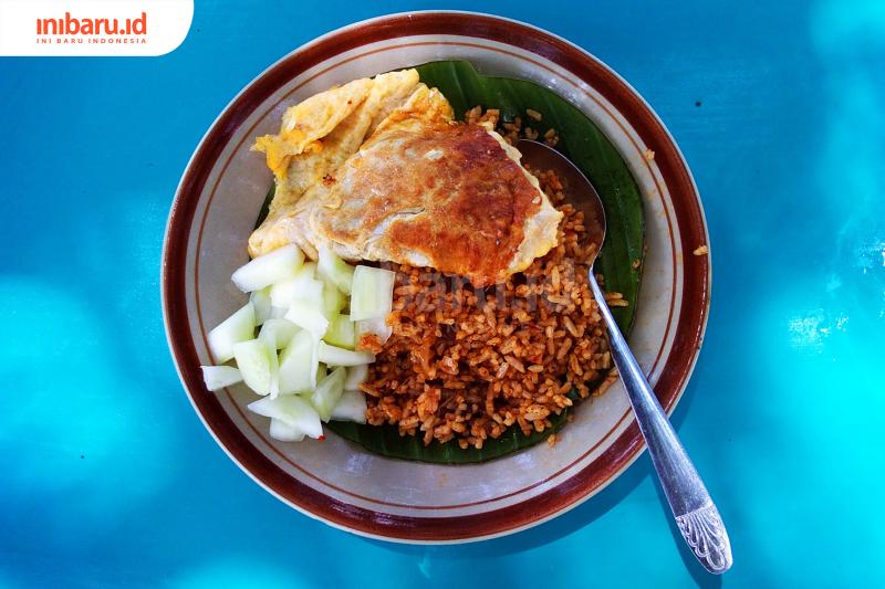 Menikmati Nasi Goreng Babat Pak Karmin di Pinggir Kali Mberok, Sungai Pembeda Kasta
