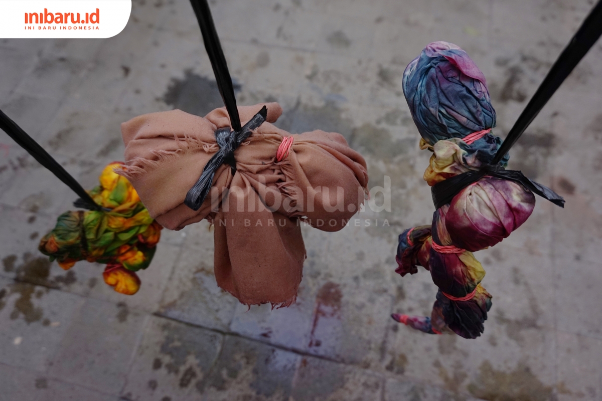 Menggandrungi Motif Fesyen Ikat Celup dan Mempelajari Teknik Pembuatannya bersama Bejana Karya
