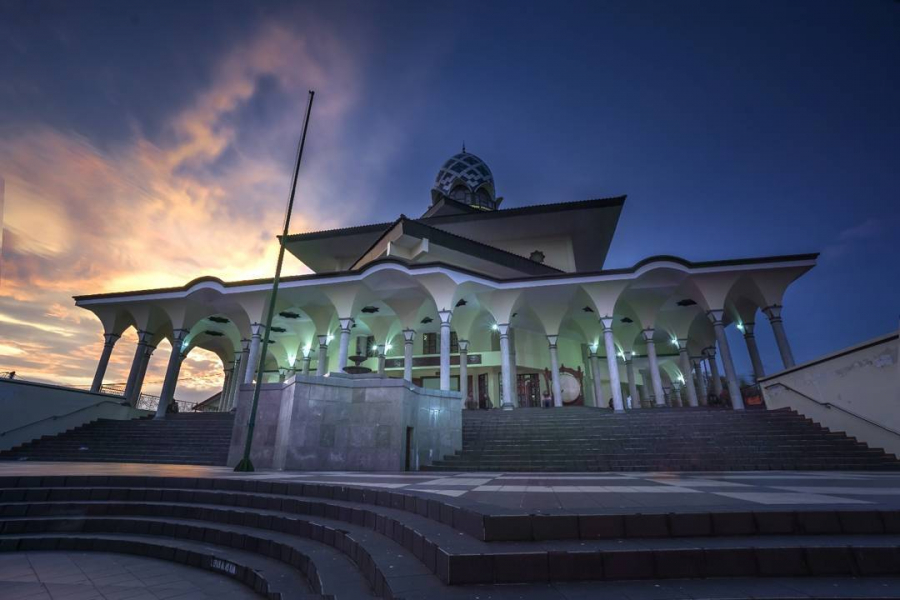 https://redaksi.inibaru.id/nuploads/1/masjid%20agung%20kediri.jpg