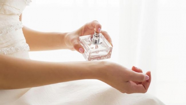 Kalau Mau Pakai Parfum, Semprotkan di Tempat-Tempat Ini Saja!