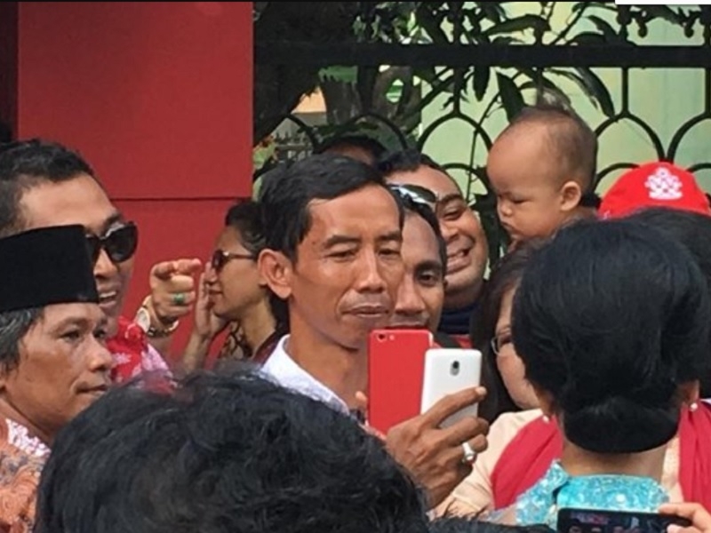 Dua Jokowi KW Ikut Hadiri Resepsi Kahiyang